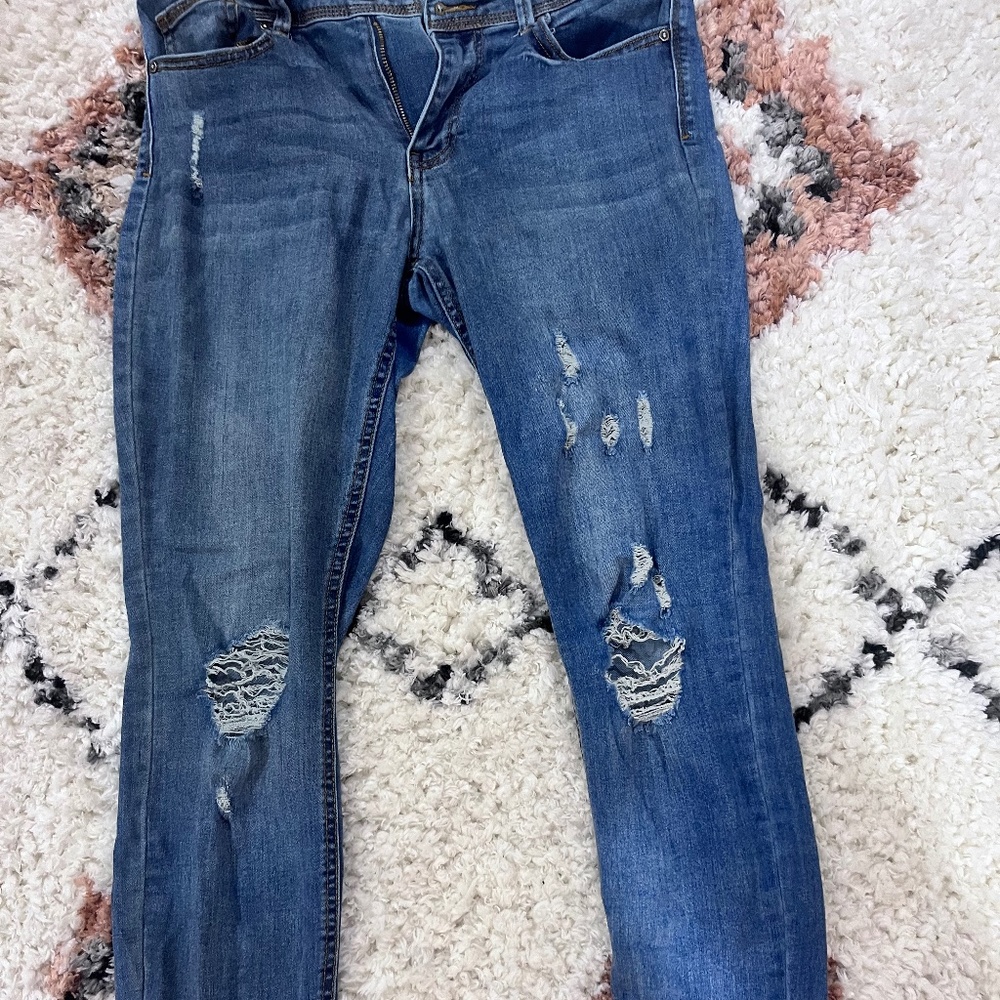 women’s ripped jeans